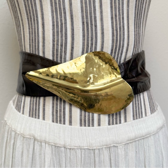 Vintage 1970s Hammered Gold Sculptural Belt – Brown Leather Wide Waist Belt